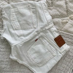 White button up Levi’s shorts 501